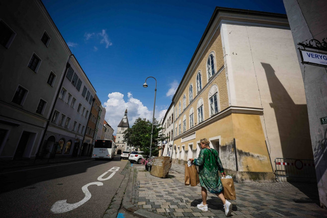 21.08.2021, Braunau am Inn, AUT, Fototermin, Braunau History, Unterwegs in Oberösterreich, im Bild der Mahnstein vor dem