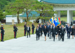 original_ceremonie_depunere_coroana_de_flori_-_seul_national_cemetery-4