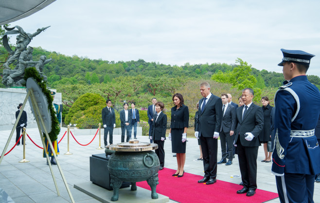 original_ceremonie_depunere_coroana_de_flori_-_seul_national_cemetery-14