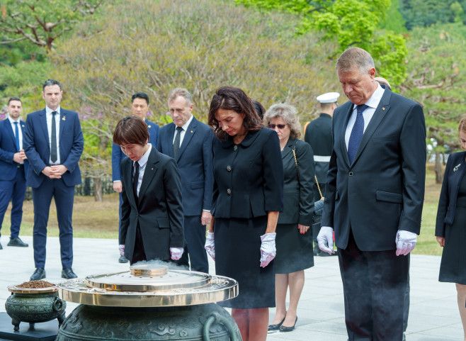 original_ceremonie_depunere_coroana_de_flori_-_seul_national_cemetery-15