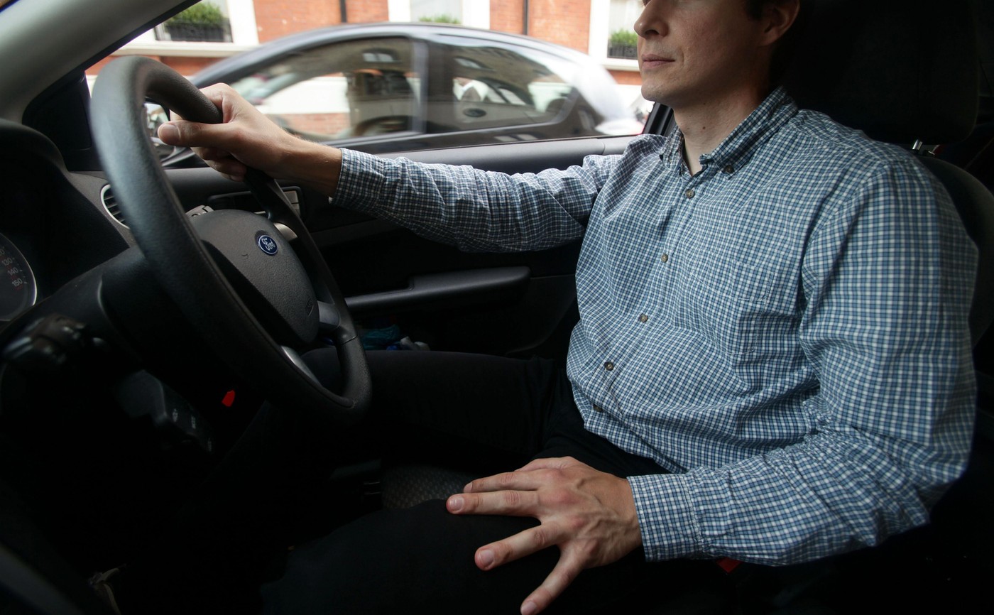 Unii șoferi cred că nu trebuie să poarte centura de siguranță dacă mașina are airbag. Mituri în trafic: care sunt adevărate, care nu