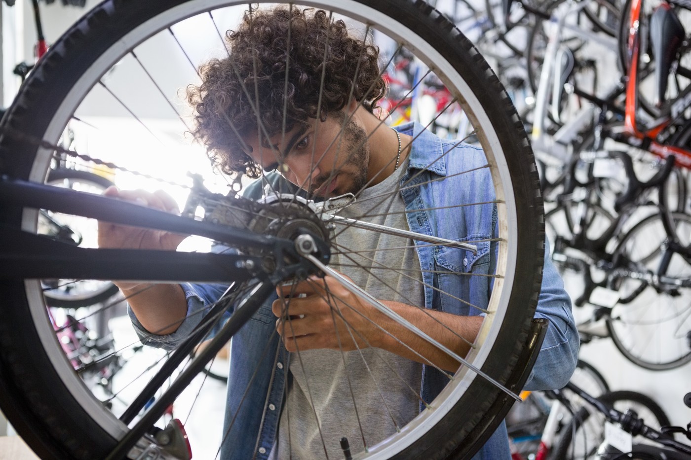 Proiect de lege: Repararea sau înlocuirea bunurilor neconforme să se facă în maxim 15 zile lucrătoare