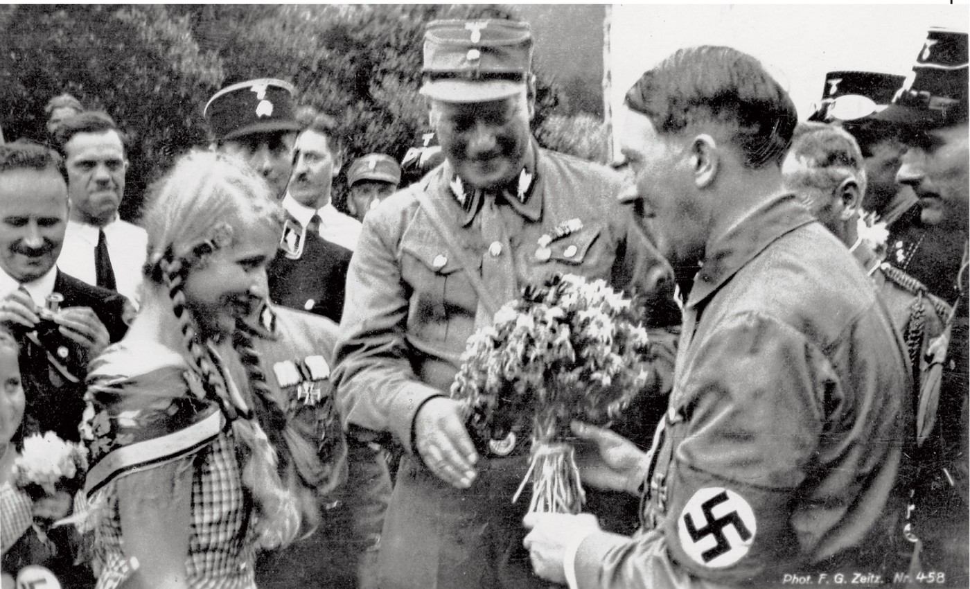 Un motor de căutare le permite utilizatorilor să verifice dacă rudele lor au fost membri ai partidului nazist din Germania