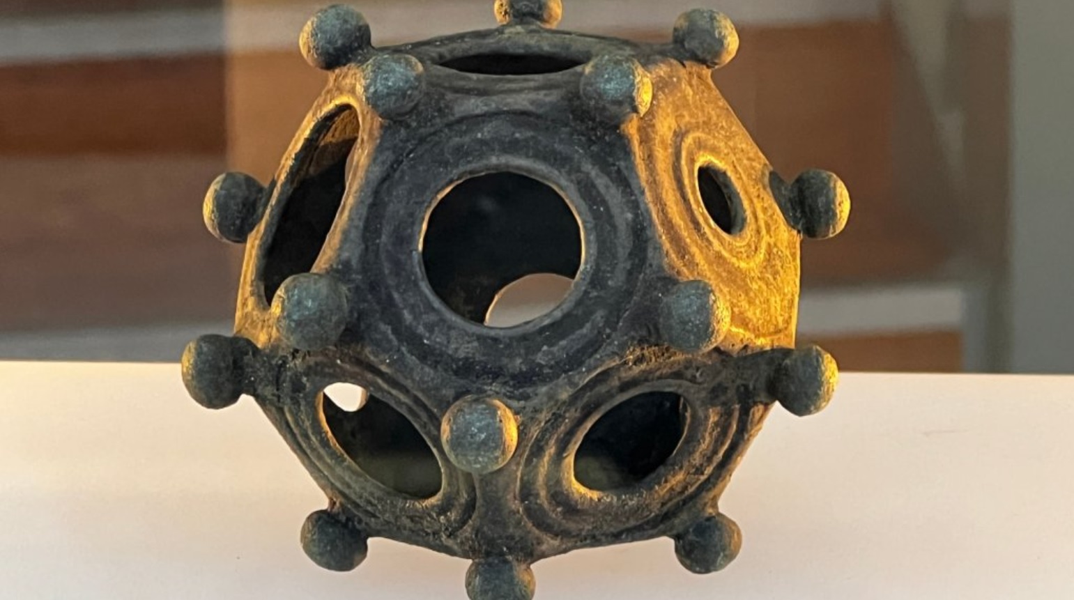 „Una dintre cele mai mari enigme”: Arheologi amatori au descoperit un obiect roman misterios „complet unic”