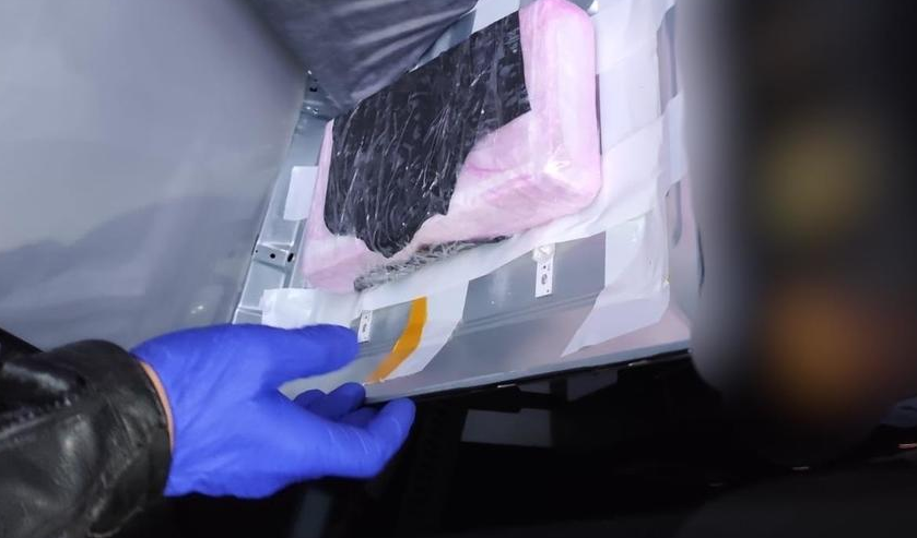 Cetăţean străin, reţinut după ce a fost prins în Bucureşti cu trei kilograme de cocaină, droguri pe care intenţiona să le vândă