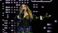 Madonna a dat un concert gratuit pe plaja Copacabana din Brazilia.