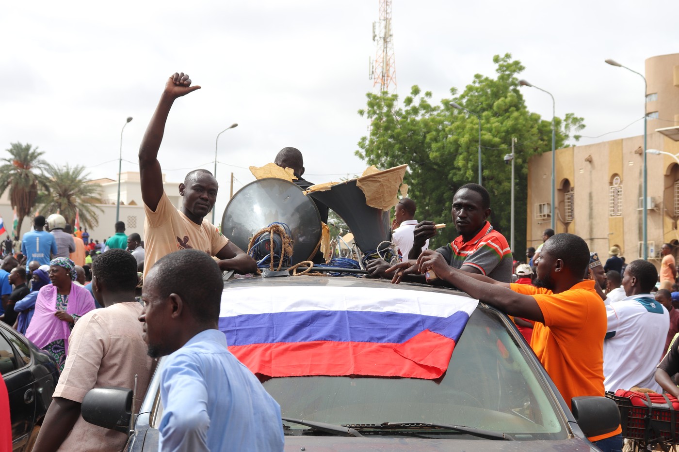 Rusia se infiltrează tot mai profund în Africa, în stil neocolonial. „Consilieri” ai Kremlinului și arme rusești au ajuns în Niger