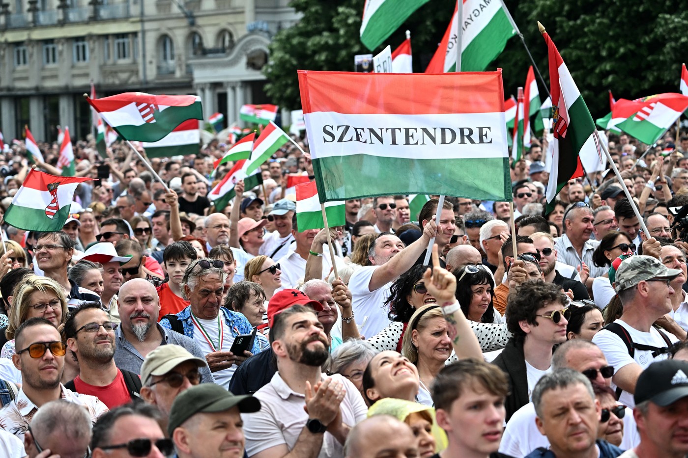 Cel mai puternic rival al lui Viktor Orban scoate mii de unguri în stradă împotriva prim-ministrului ungar