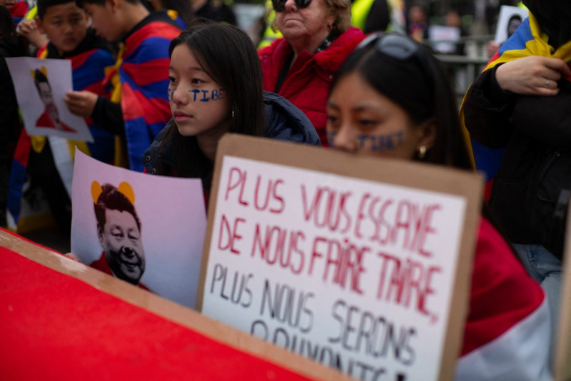 protestatari tibetani la paris