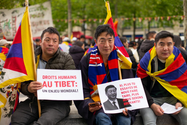 protestatari tibetani la paris