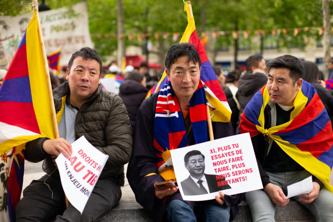 protestatari tibetani la paris