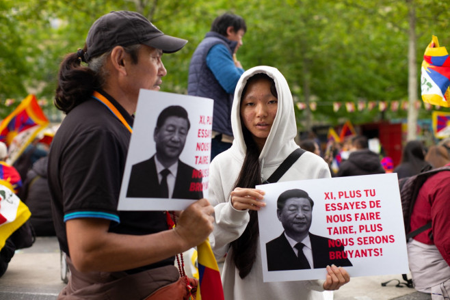 protestatari tibetani la paris