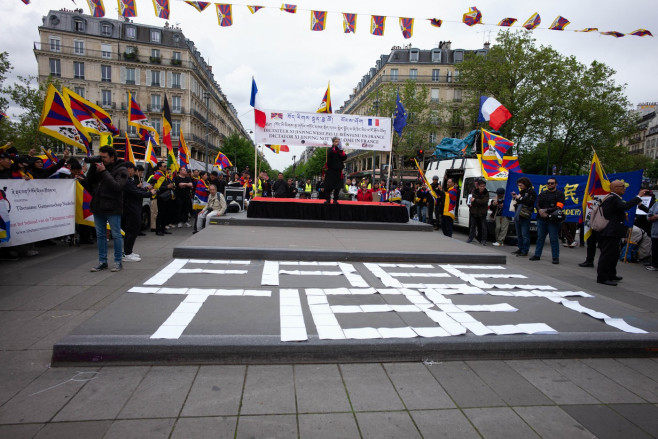 protestatari tibetani la paris