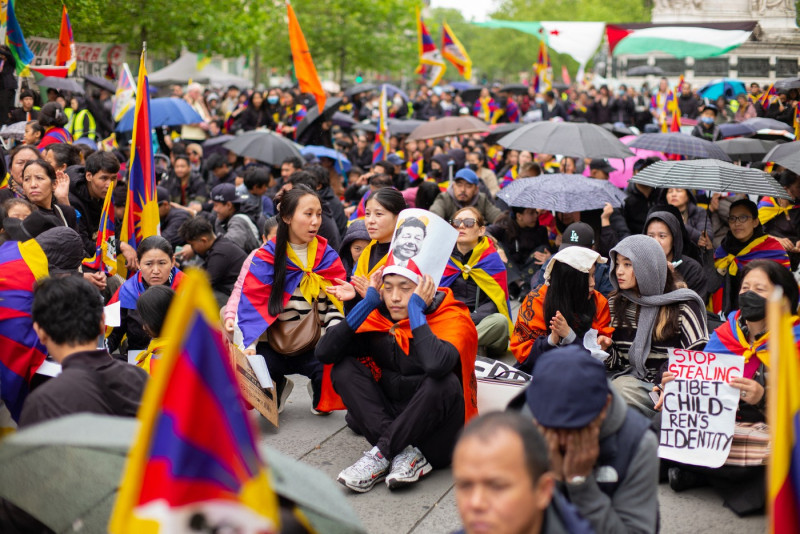 protestatari tibetani la paris