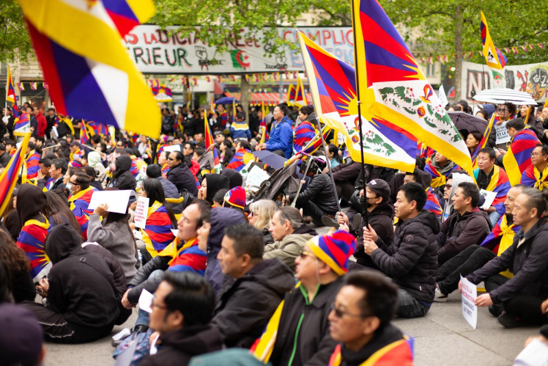 protestatari tibetani la paris