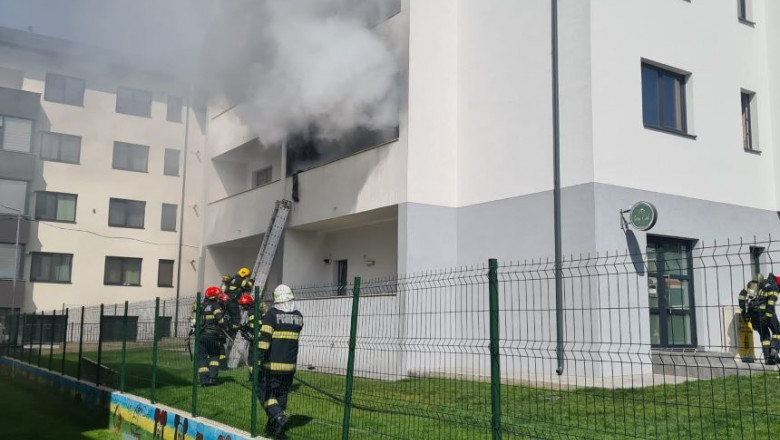 incendiu la un bloc