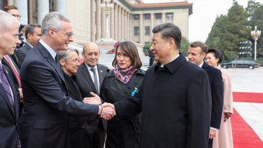 Bruno le Maire îi strânge mâna lui Xi jinping