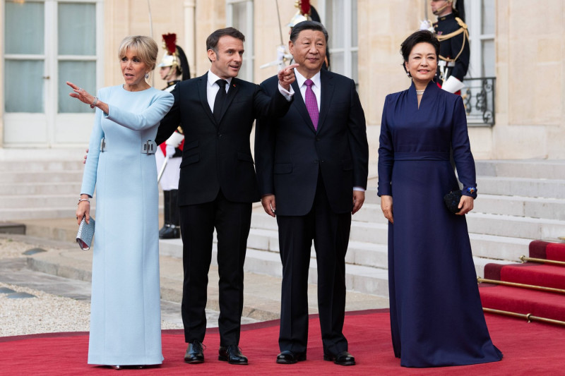 Elysee Palace : Arrival of guests at the State dinner for Xi Jinping