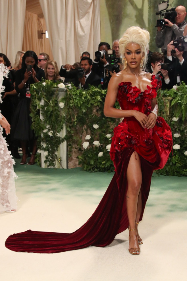 Met Gala. The Metropolitan Museum of Art's Costume Institute Benefit, celebrating the opening of the Sleeping Beauties: Reawakening Fashion exhibition, Arrivals, New York, USA - 06 May 2024