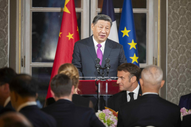 France's President Emmanuel Macron, Chinese President Xi Jinping during presentations ahead of an official state dinner