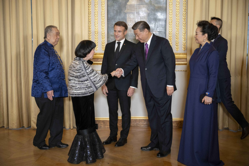 France's President Emmanuel Macron, Chinese President Xi Jinping during presentations ahead of an official state dinner