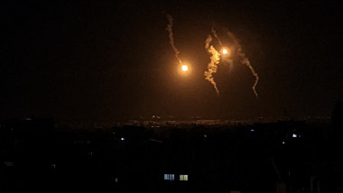 Israeli army fires flares to the east of Rafah