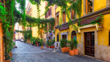 Cozy,Old,Street,In,Trastevere,In,Rome,,Italy.,Trastevere,Is