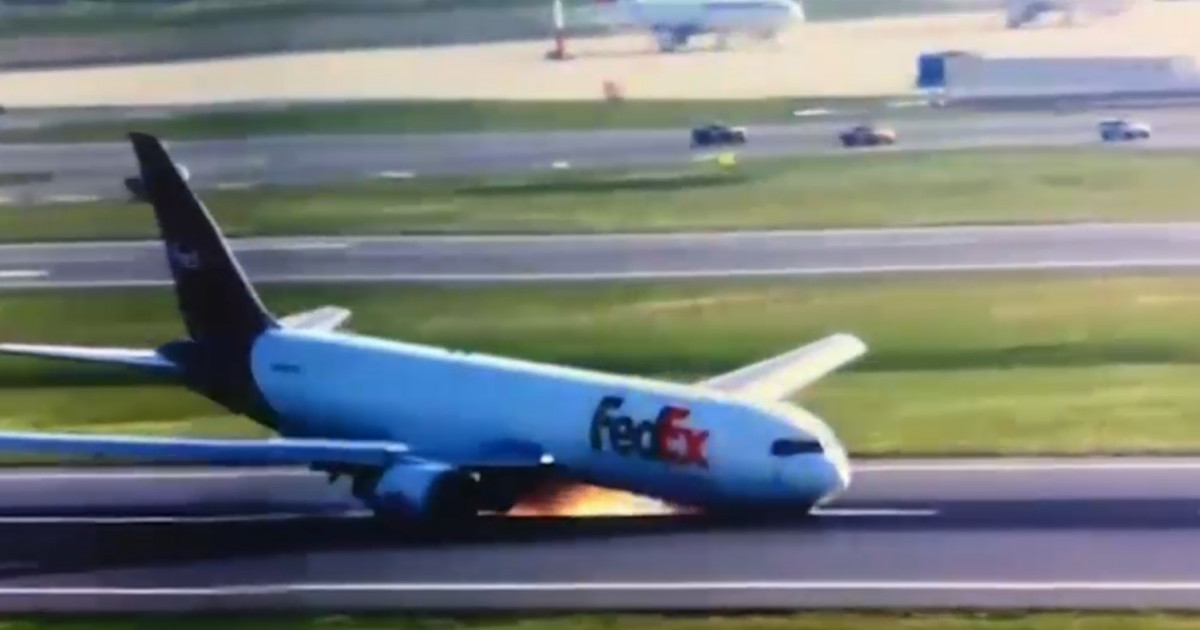 Un avion cargo a aterizat forțat fără roțile din față pe aeroportul din Istanbul|EpicNews