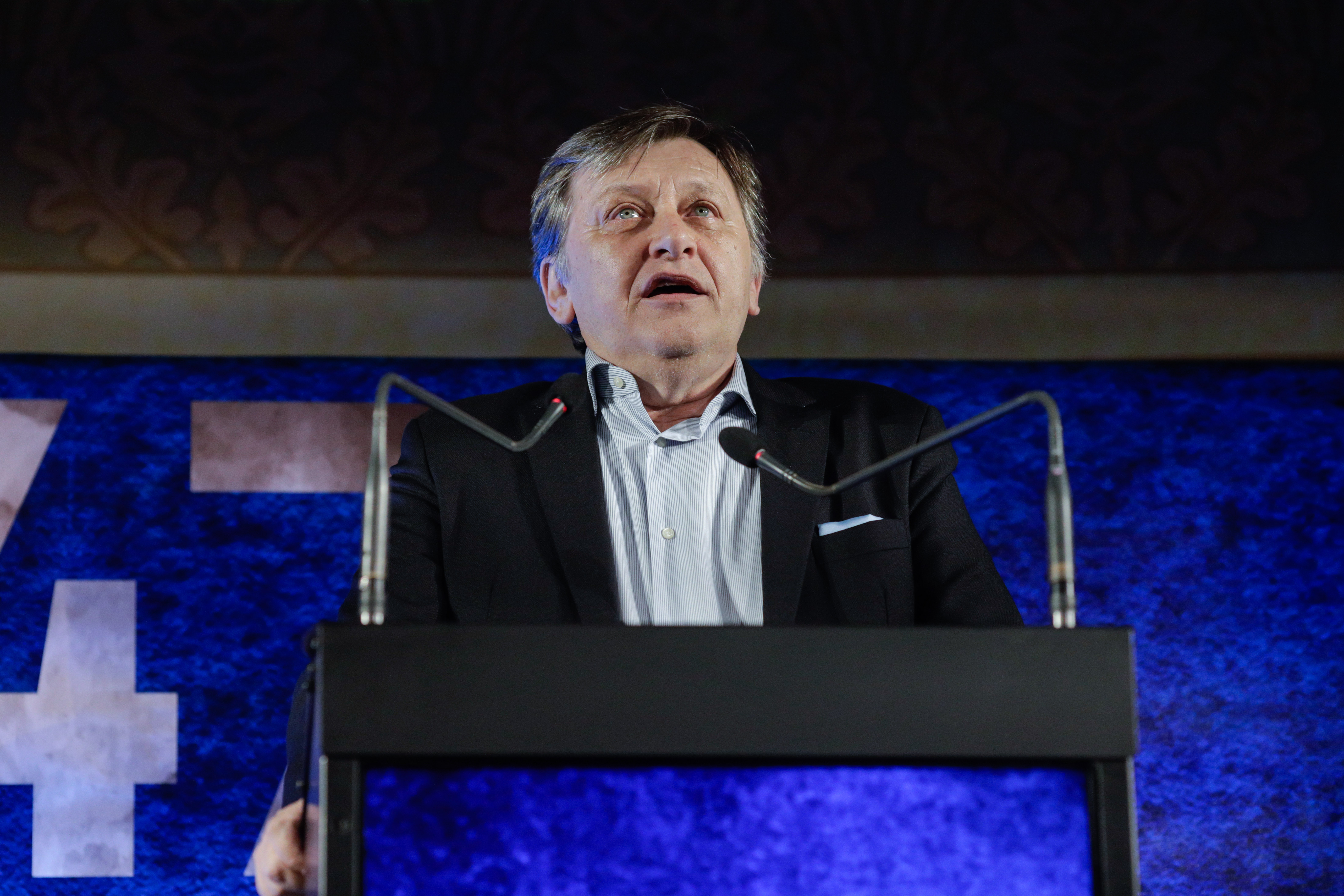 Crin Antonescu îl votează pe Sebastian Burduja la Primăria Capitalei: Este un om tânăr, a scris și o carte