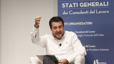Matteo Salvini gesticuleaza