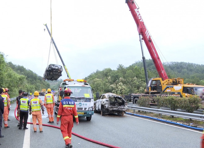 CHINA GUANGDONG EXPRESSWAY COLLAPSE AFTERMATH (CN)