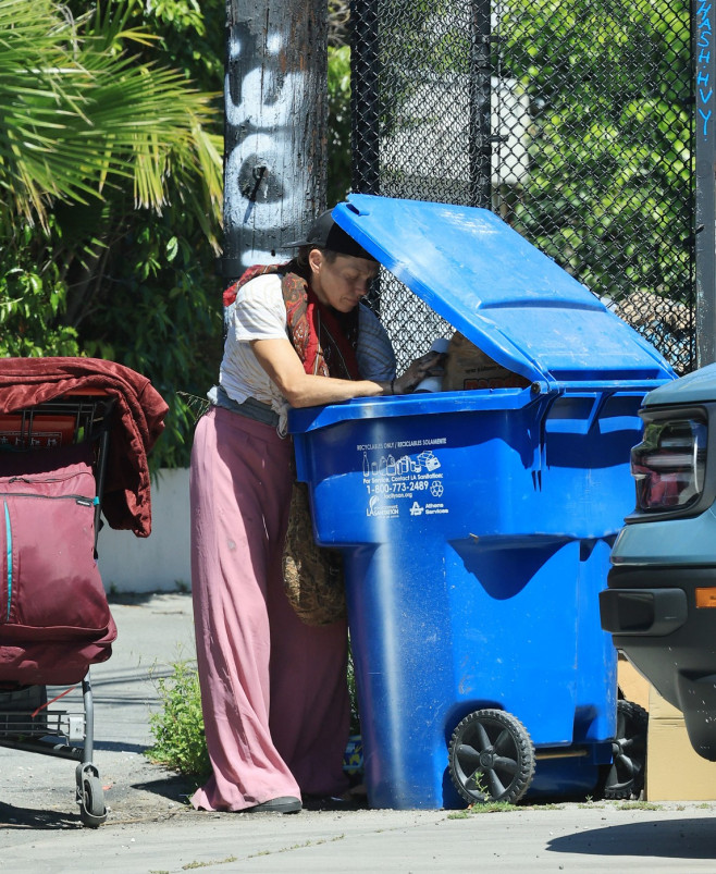 EXCLUSIVE: Loni Willison is Pictured on the Streets of Los Angeles.