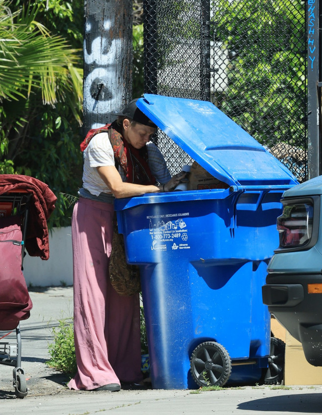 EXCLUSIVE: Loni Willison is Pictured on the Streets of Los Angeles.