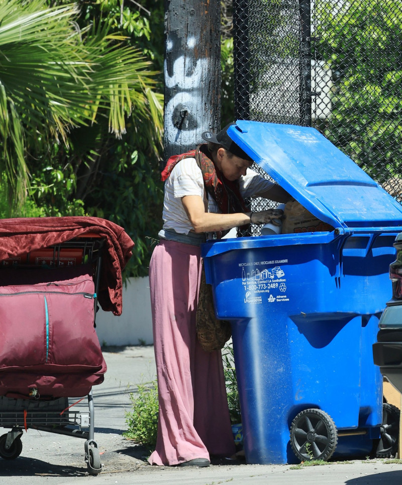 EXCLUSIVE: Loni Willison is Pictured on the Streets of Los Angeles.