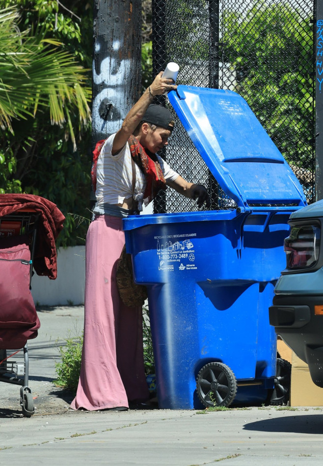 EXCLUSIVE: Loni Willison is Pictured on the Streets of Los Angeles.