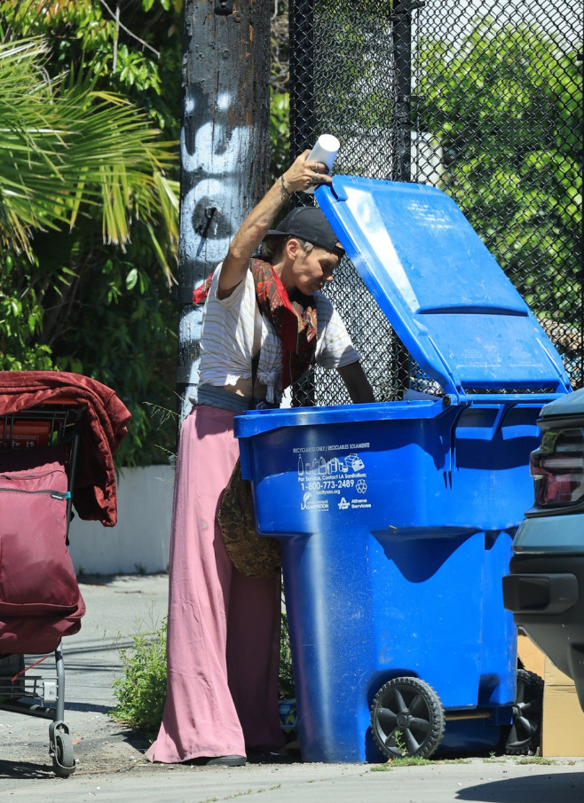 EXCLUSIVE: Loni Willison is Pictured on the Streets of Los Angeles.