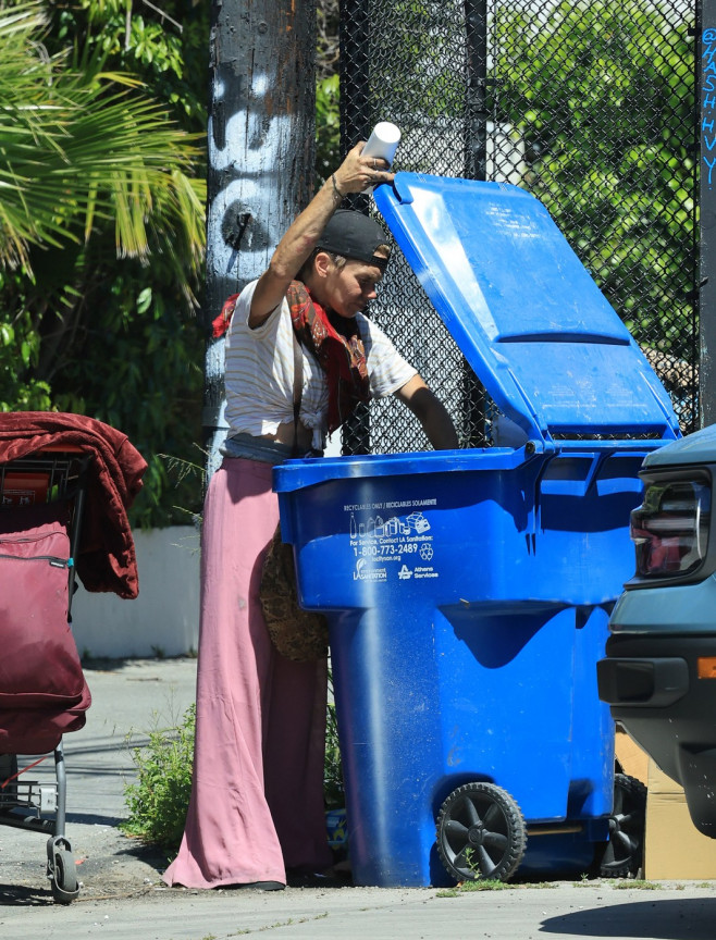 EXCLUSIVE: Loni Willison is Pictured on the Streets of Los Angeles.