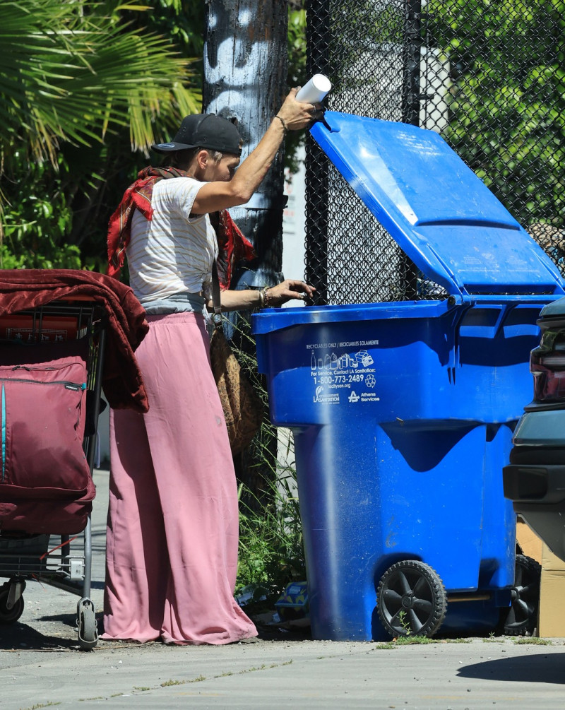 EXCLUSIVE: Loni Willison is Pictured on the Streets of Los Angeles.