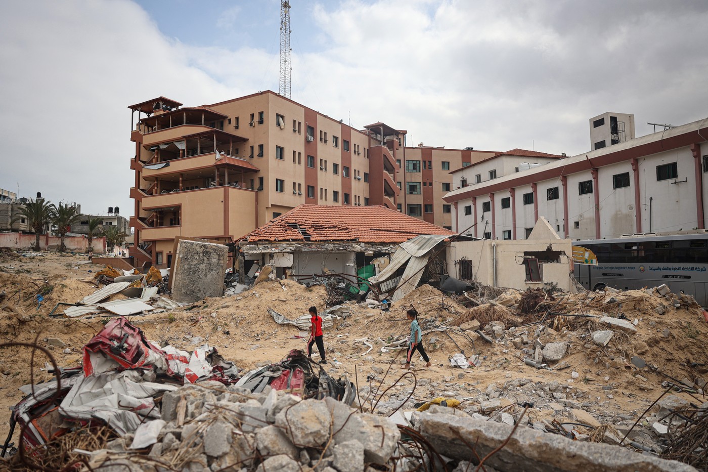 „Amploarea distrugerilor este enormă”. Reconstrucția Fâșiei Gaza ar putea dura decenii întregi și ar costa 40 de miliarde de dolari