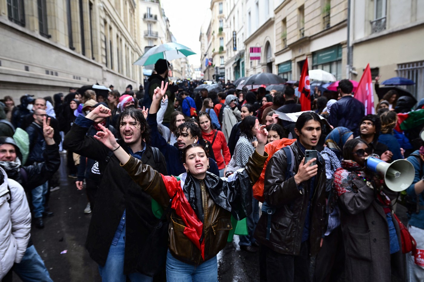 Universitatea de Ştiinţe Politice din Paris s-a închis din cauza protestelor în sprijinul palestinienilor. Studenţi în greva foamei