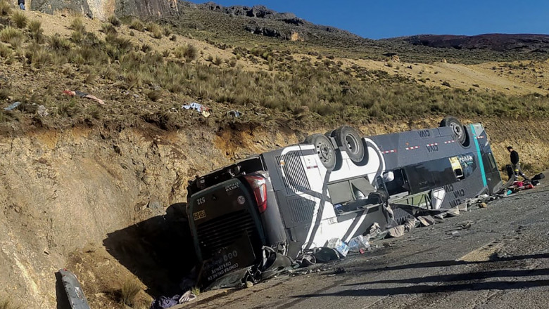 autocar rasturnat in peru