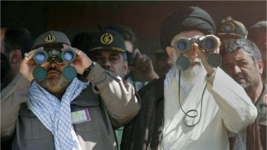 ali-khamenei-iran-binoclu