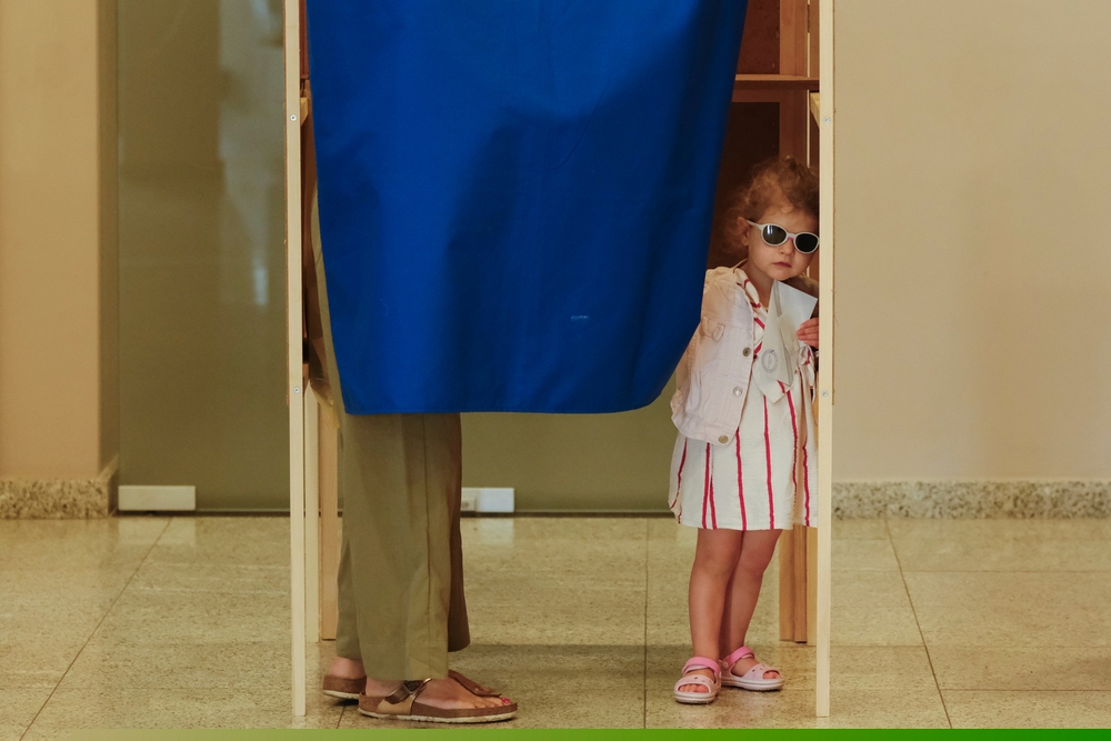 Ghid pentru românii care votează în străinătate la europarlamentare publicat de MAE. Au fost organizate 915 secții
