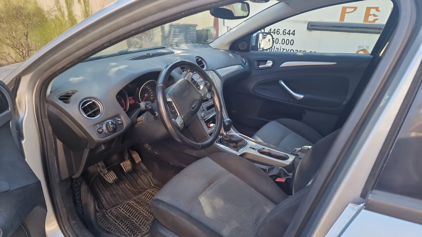 ANAF vinde mașini și o motocicletă: Ford de la 2.000 de euro, Range Rover de la 7.000 de euro și altele
