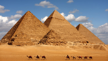 piramidele din giza