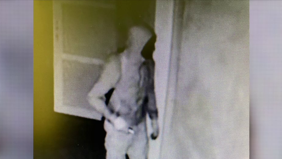 Doi bărbați din Caraș-Severin au intrat într-o școală pe un geam lăsat deschis și au furat banii pentru bursele elevilor