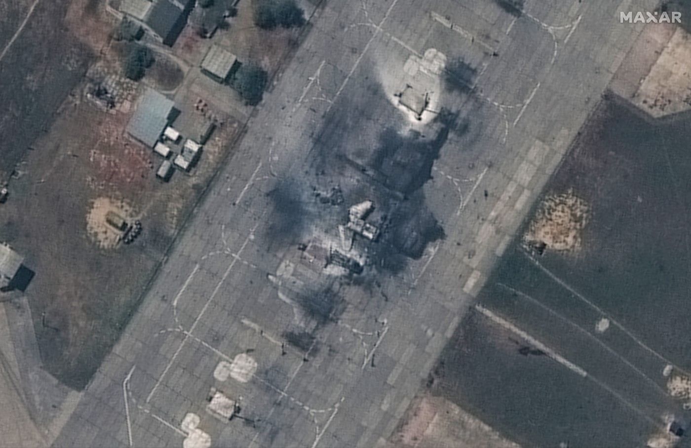 Avioane arse și clădiri distruse. Imagini din satelit arată dezastrul făcut de ucraineni la baza aeriană rusă Belbek din Sevastopol