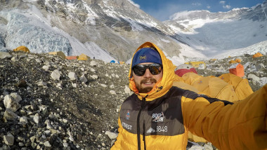 Alpinistul Adrian Ahriţculesei selfie