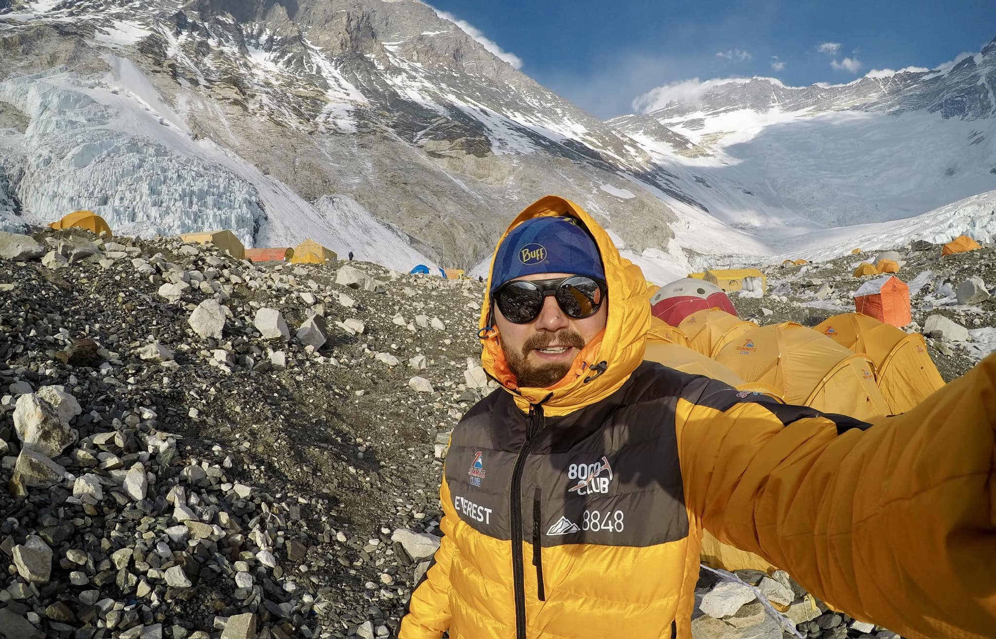 Alpinistul român Adrian Ahriţculesei a cucerit vârful Everest