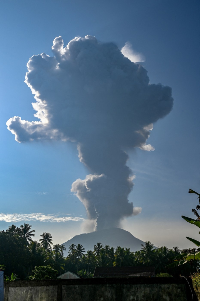 vulcan-ibu-indonezia-profimedia3